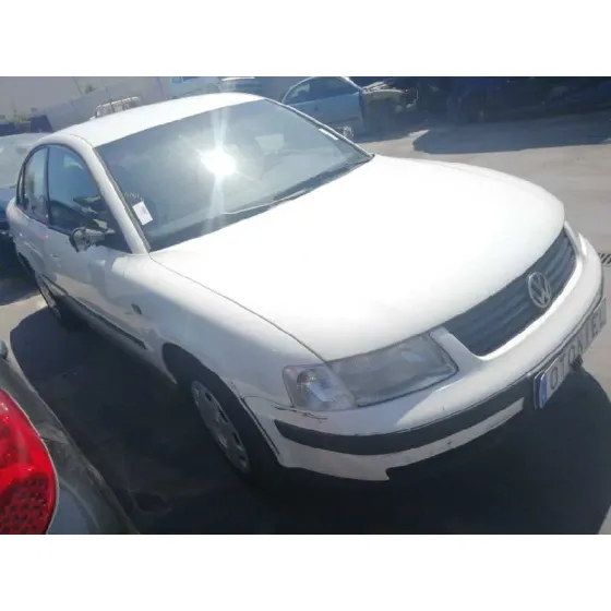 VOLKSWAGEN PASSAT BERLINA (3B2) '1999 BASICO BLANCO