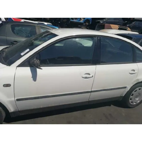 VOLKSWAGEN PASSAT BERLINA (3B2) '1999 BASICO BLANCO