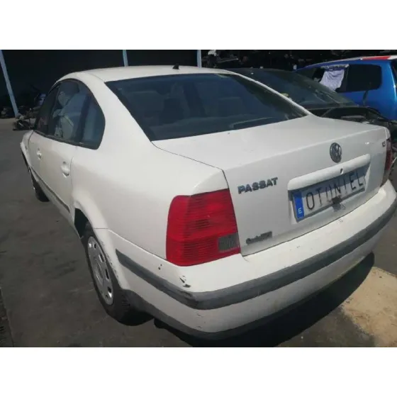 VOLKSWAGEN PASSAT BERLINA (3B2) '1999 BASICO BLANCO