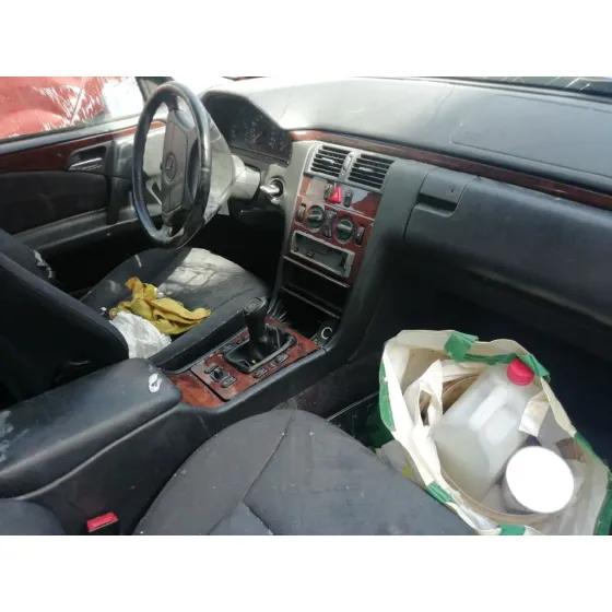 MERCEDES CLASE E (W210) BERLINA '1998 240 (210.061) GRIS