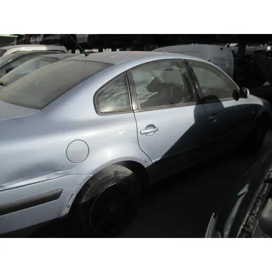 VOLKSWAGEN PASSAT BERLINA (3B2) '2000 * AZUL CLARO
