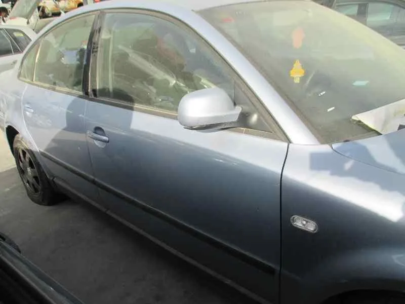 VOLKSWAGEN PASSAT BERLINA (3B2) '2000 * AZUL CLARO