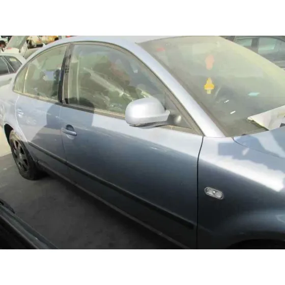 VOLKSWAGEN PASSAT BERLINA (3B2) '2000 * AZUL CLARO