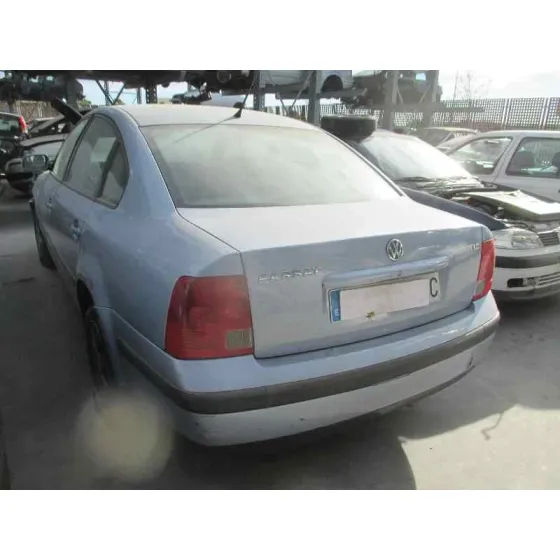 VOLKSWAGEN PASSAT BERLINA (3B2) '2000 * AZUL CLARO
