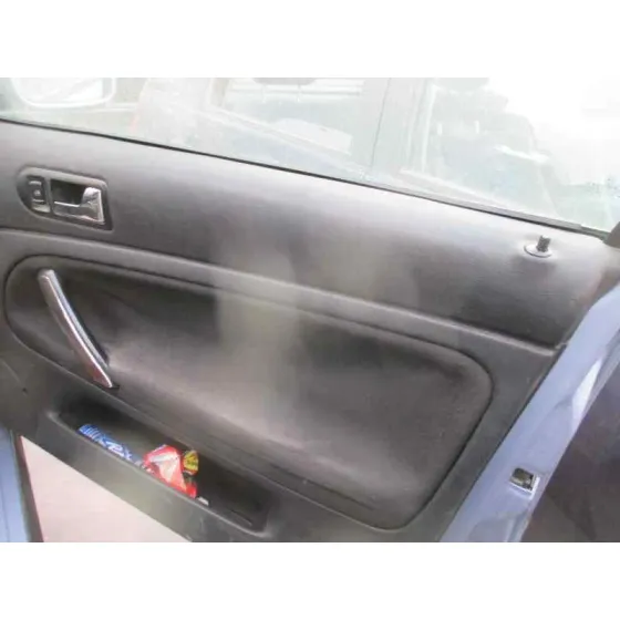 VOLKSWAGEN PASSAT BERLINA (3B2) '2000 * AZUL CLARO