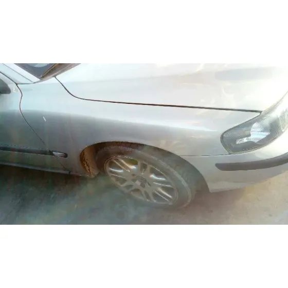 VOLVO V70 FAMILIAR '2000 2.4 T / 2.5 T GRIS VERDE