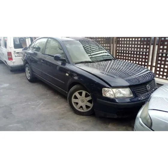 VOLKSWAGEN PASSAT BERLINA (3B2) '2000 COMFORTLINE AZUL