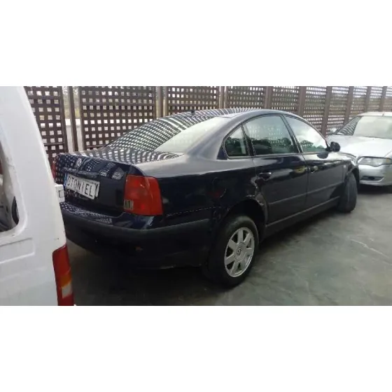 VOLKSWAGEN PASSAT BERLINA (3B2) '2000 COMFORTLINE AZUL