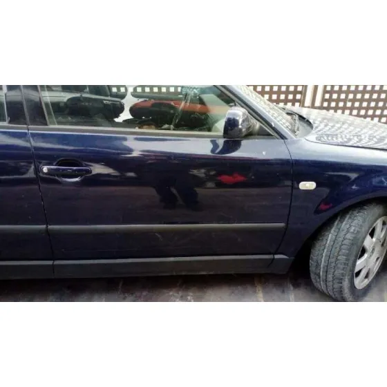 VOLKSWAGEN PASSAT BERLINA (3B2) '2000 COMFORTLINE AZUL