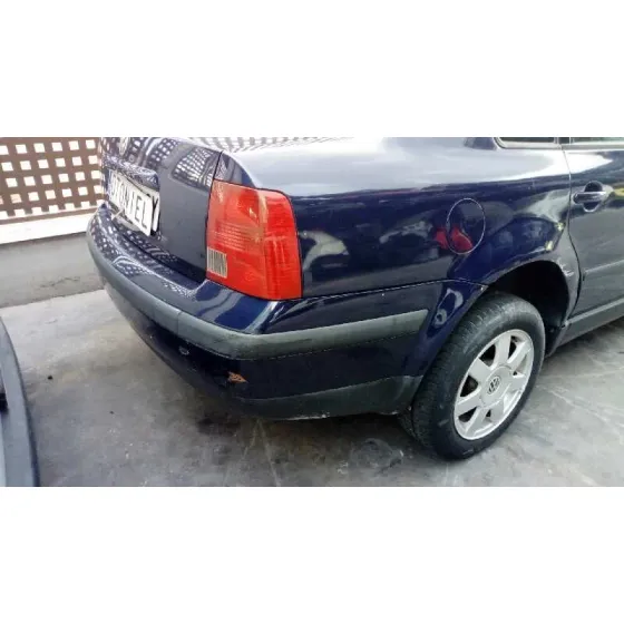 VOLKSWAGEN PASSAT BERLINA (3B2) '2000 COMFORTLINE AZUL