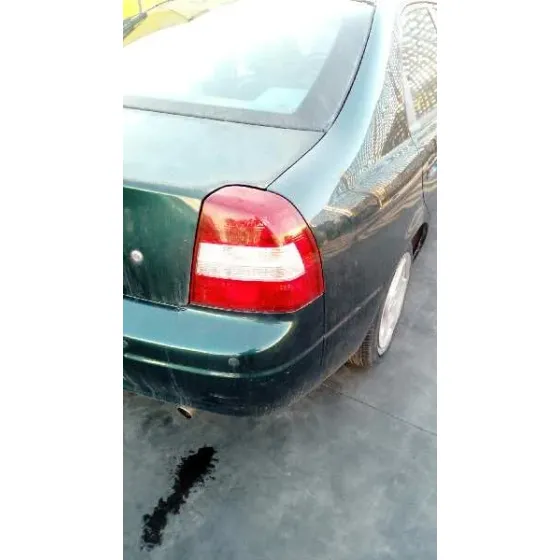 KIA SHUMA '1999 1.5 LS BERLINA PORTON VERDE OSCURO