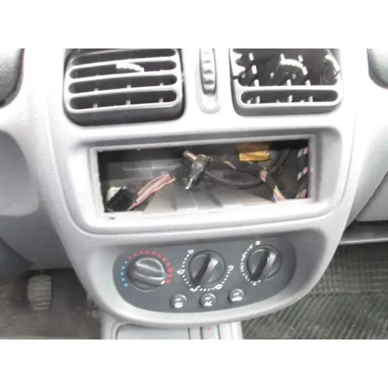 RENAULT CLIO II FASE I (B/CBO) '1999 1.9 DIESEL GRIS CLARO
