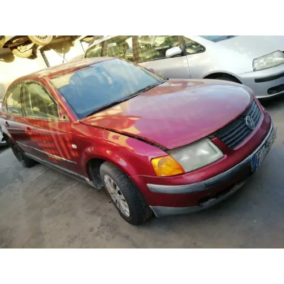 VOLKSWAGEN PASSAT BERLINA (3B2) '1997 COMFORTLINE ROJO