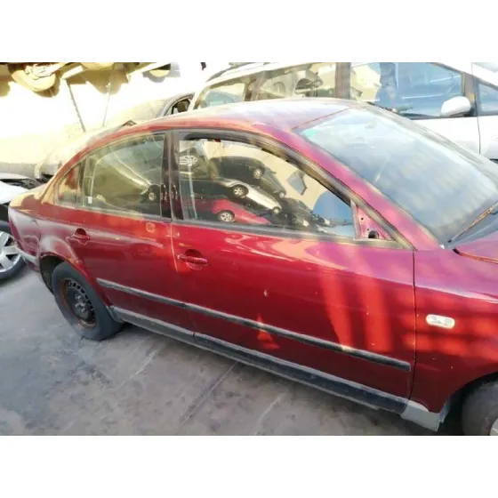 VOLKSWAGEN PASSAT BERLINA (3B2) '1997 COMFORTLINE ROJO