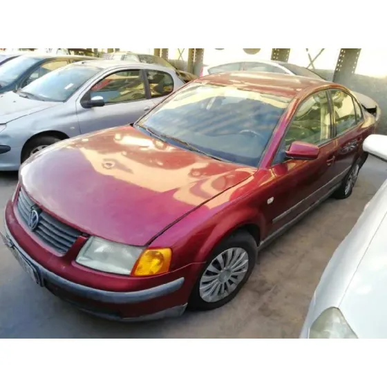VOLKSWAGEN PASSAT BERLINA (3B2) '1997 COMFORTLINE ROJO