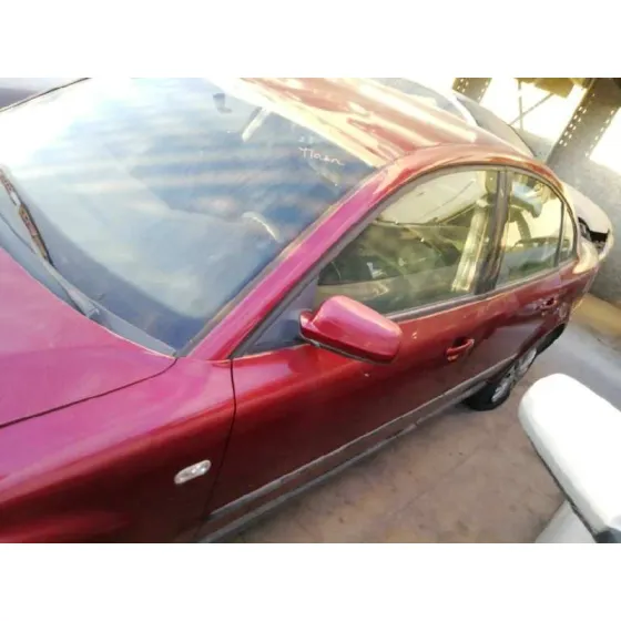 VOLKSWAGEN PASSAT BERLINA (3B2) '1997 COMFORTLINE ROJO