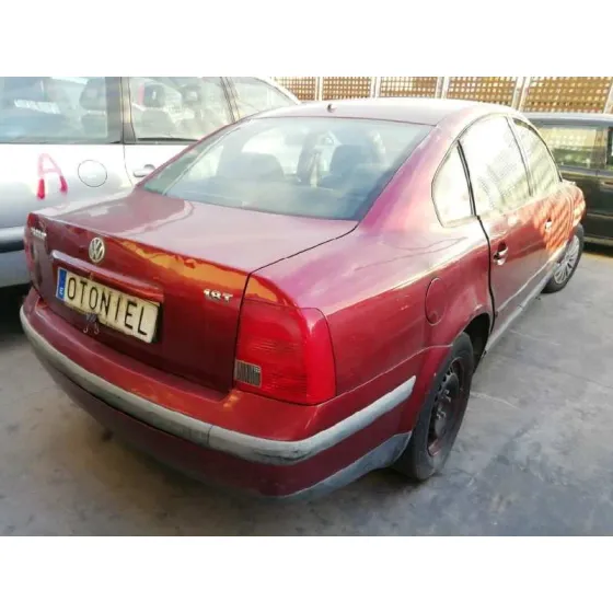 VOLKSWAGEN PASSAT BERLINA (3B2) '1997 COMFORTLINE ROJO