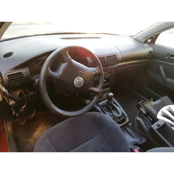 VOLKSWAGEN PASSAT BERLINA (3B2) '1997 COMFORTLINE ROJO