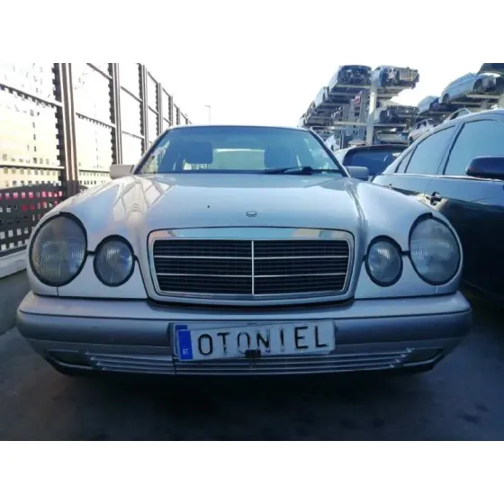 MERCEDES CLASE E (W210) BERLINA DIESEL '1998 3.0 TURBODIESEL CAT GRIS PLATA