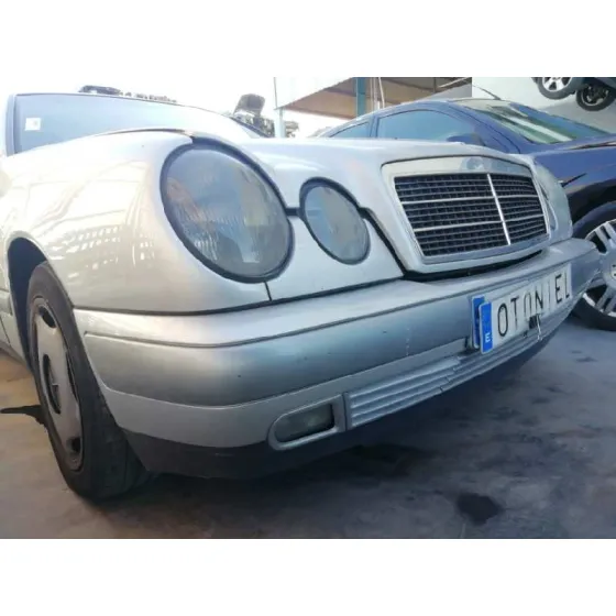 MERCEDES CLASE E (W210) BERLINA DIESEL '1998 3.0 TURBODIESEL CAT GRIS PLATA