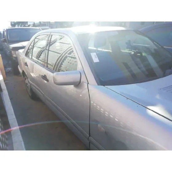 MERCEDES CLASE E (W210) BERLINA DIESEL '1998 3.0 TURBODIESEL CAT GRIS PLATA