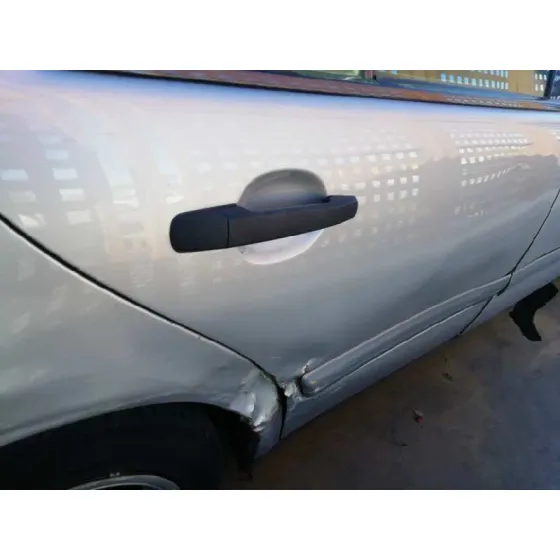 MERCEDES CLASE E (W210) BERLINA DIESEL '1998 3.0 TURBODIESEL CAT GRIS PLATA