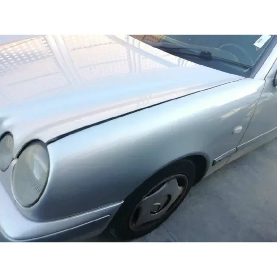 MERCEDES CLASE E (W210) BERLINA DIESEL '1998 3.0 TURBODIESEL CAT GRIS PLATA