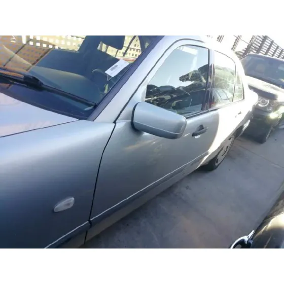 MERCEDES CLASE E (W210) BERLINA DIESEL '1998 3.0 TURBODIESEL CAT GRIS PLATA