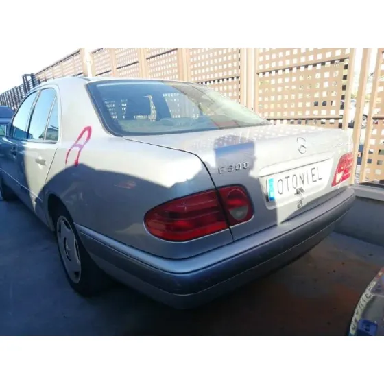 MERCEDES CLASE E (W210) BERLINA DIESEL '1998 3.0 TURBODIESEL CAT GRIS PLATA