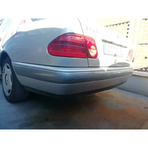 MERCEDES CLASE E (W210) BERLINA DIESEL '1998 3.0 TURBODIESEL CAT GRIS PLATA