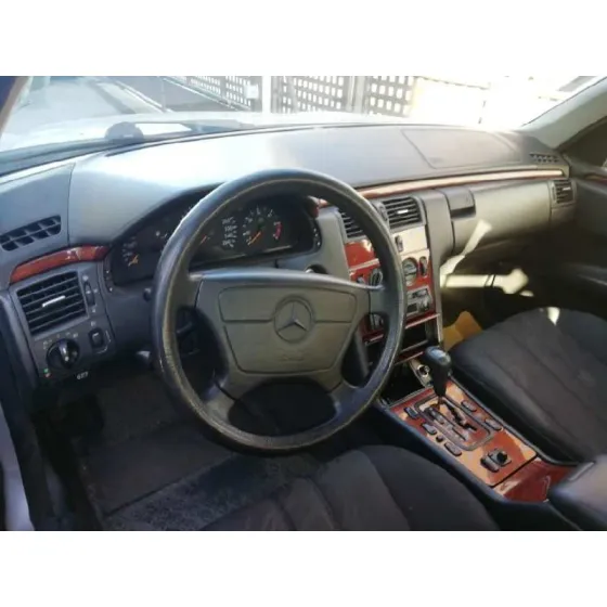 MERCEDES CLASE E (W210) BERLINA DIESEL '1998 3.0 TURBODIESEL CAT GRIS PLATA