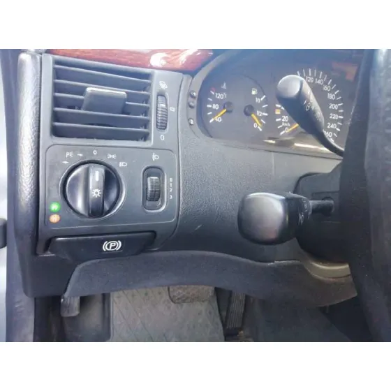 MERCEDES CLASE E (W210) BERLINA DIESEL '1998 3.0 TURBODIESEL CAT GRIS PLATA