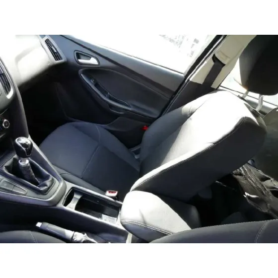 FORD FOCUS LIM. '2015 TREND + NEGRO