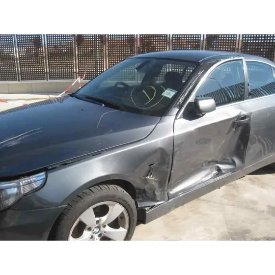 BMW SERIE 5 BERLINA (E60) '2007 520D GRIS CENIZA