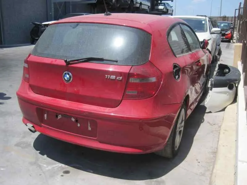 BMW SERIE 1 BERLINA (E81/E87) '2004 118D ROJO