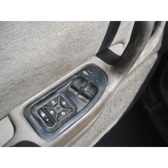 CHRYSLER VOYAGER (ES) '1995 2.5 TD LE GRAND VOYAGER VERDE