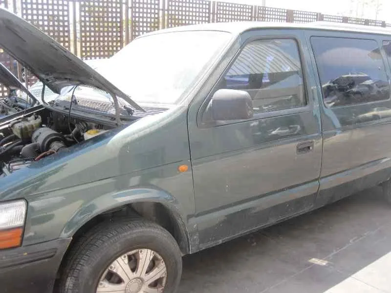 CHRYSLER VOYAGER (ES) '1995 2.5 TD LE GRAND VOYAGER VERDE