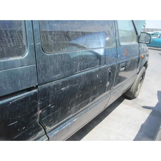 CHRYSLER VOYAGER (ES) '1995 2.5 TD LE GRAND VOYAGER VERDE