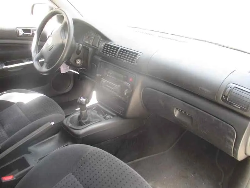 VOLKSWAGEN PASSAT BERLINA (3B2) '1999 COMFORTLINE NEGRO