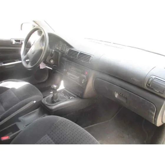VOLKSWAGEN PASSAT BERLINA (3B2) '1999 COMFORTLINE NEGRO