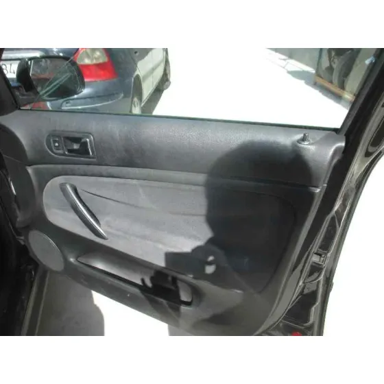 VOLKSWAGEN PASSAT BERLINA (3B2) '1999 COMFORTLINE NEGRO