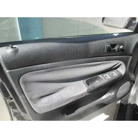 VOLKSWAGEN PASSAT BERLINA (3B2) '1999 COMFORTLINE NEGRO