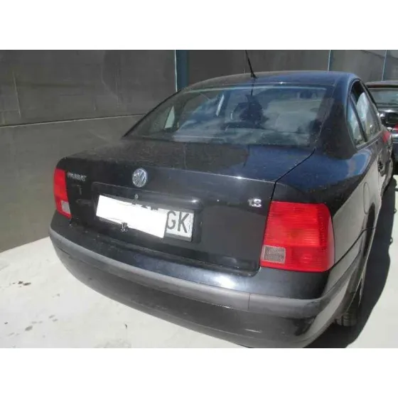 VOLKSWAGEN PASSAT BERLINA (3B2) '1999 COMFORTLINE NEGRO