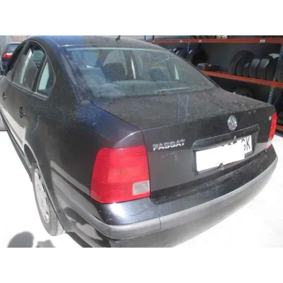 VOLKSWAGEN PASSAT BERLINA (3B2) '1999 COMFORTLINE NEGRO