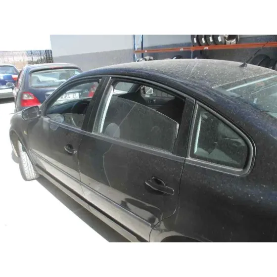 VOLKSWAGEN PASSAT BERLINA (3B2) '1999 COMFORTLINE NEGRO