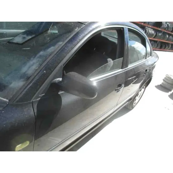 VOLKSWAGEN PASSAT BERLINA (3B2) '1999 COMFORTLINE NEGRO