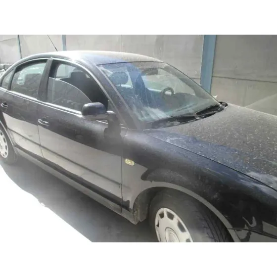 VOLKSWAGEN PASSAT BERLINA (3B2) '1999 COMFORTLINE NEGRO