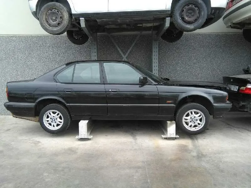BMW SERIE 5 BERLINA (E34) BMW SERIE 5 BERLINA (E34) '1995 525TD EXECUTIVE NEGRO 1993