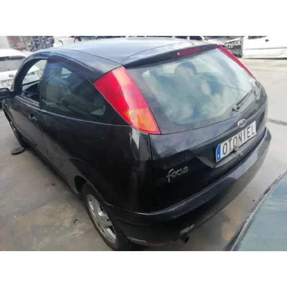 FORD FOCUS BERLINA (CAK) '1999 1.6 16V CAT NEGRO