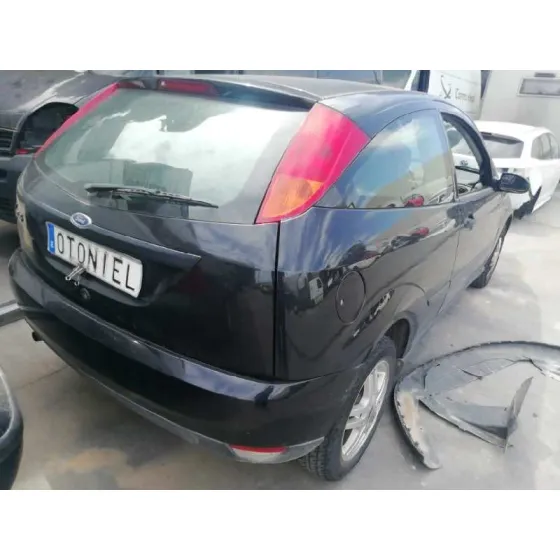 FORD FOCUS BERLINA (CAK) '1999 1.6 16V CAT NEGRO